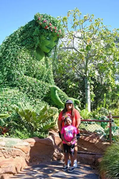ti fi ak manman l 'nan atraksyon nan moana