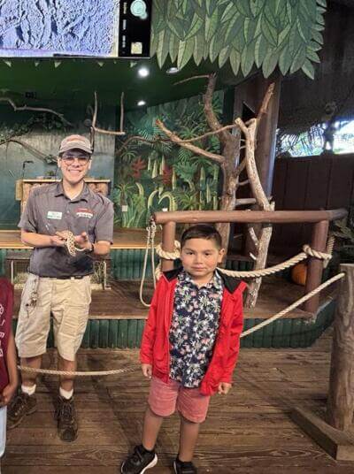 ti gason nan fèm kayiman an