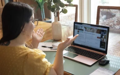 Elèv nan òdinatè.