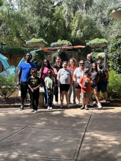 Pwofesè ak elèv nan zou a