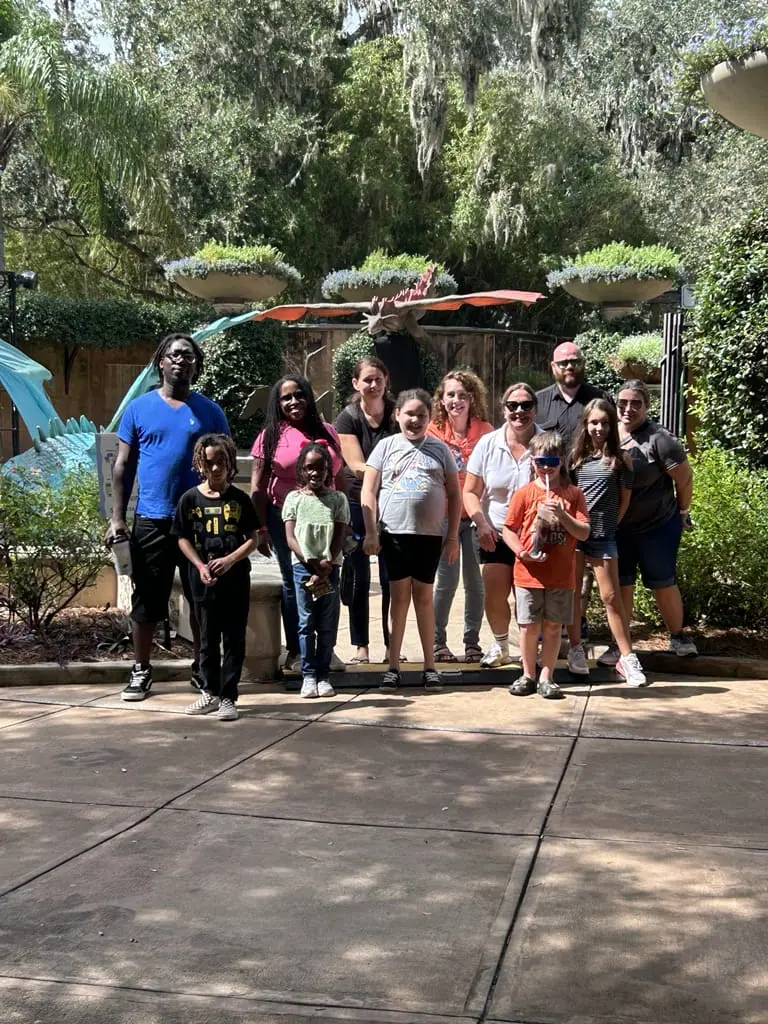 Pwofesè ak elèv nan zou a