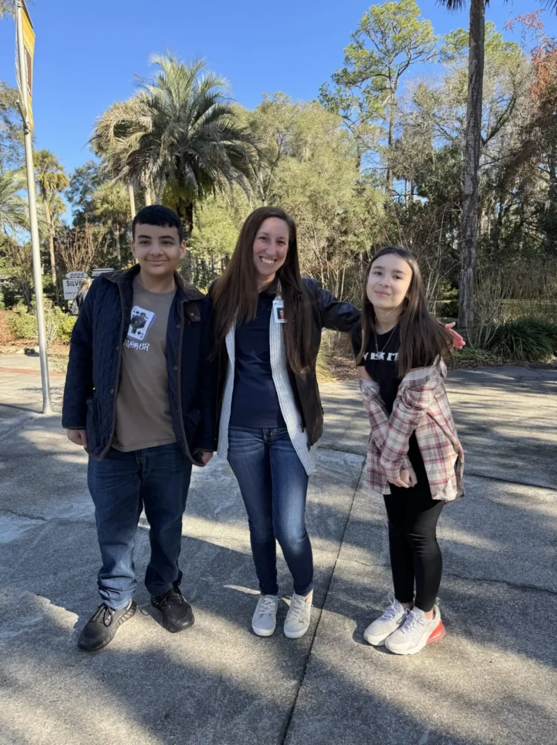 Moun kap souri nan pak la